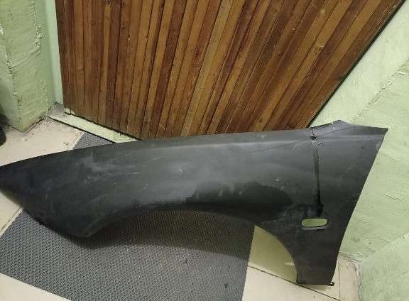 Крыло автомобиля