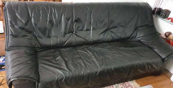 Кожаный диван+ кресло