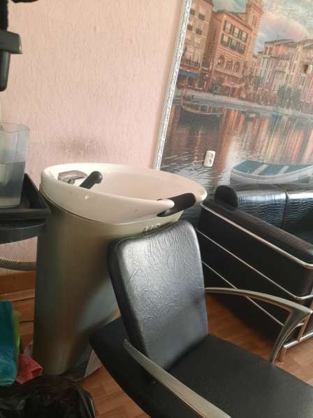 Продам б/у 2 кресла для парикмахерской п-во Италия в фото 4