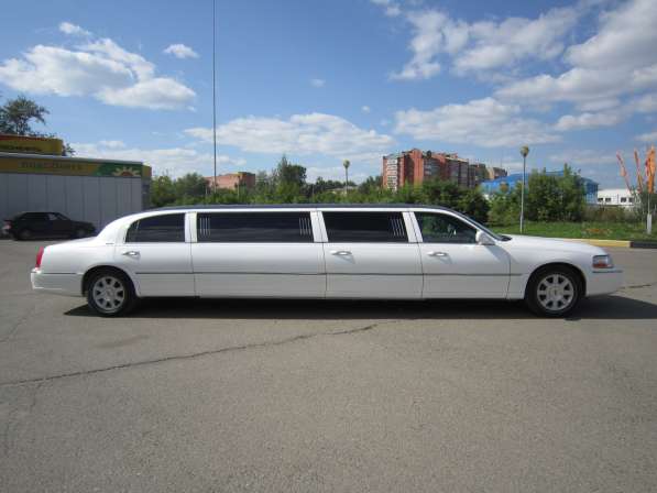 Прокат лимузина Lincoln Town Car Executive (белый) в Томске фото 3