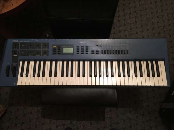 Синтезатор Yamaha CS1x