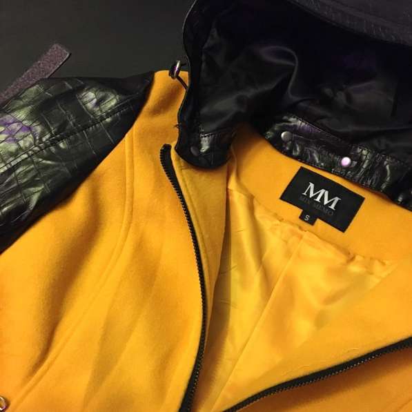 Куртка с капюшоном в Москве