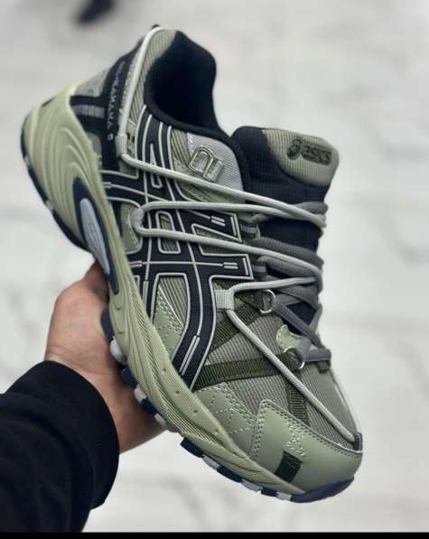 Кроссовки ASICS в Москве