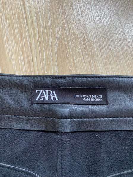 Кожаная чёрная юбка Zara размер S в Москве фото 3