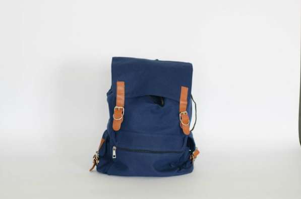 Стильный синий рюкзак мешок с коричневыми застежками