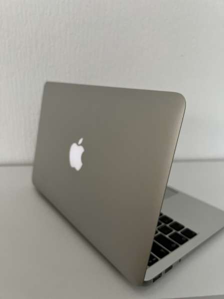 MacBook Air 11 2010 в фото 7