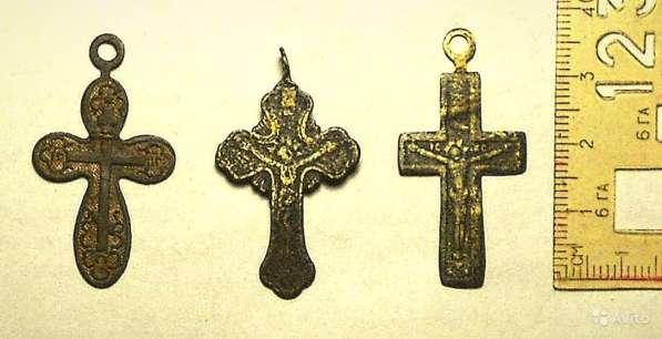 Три старинных латунных крестика