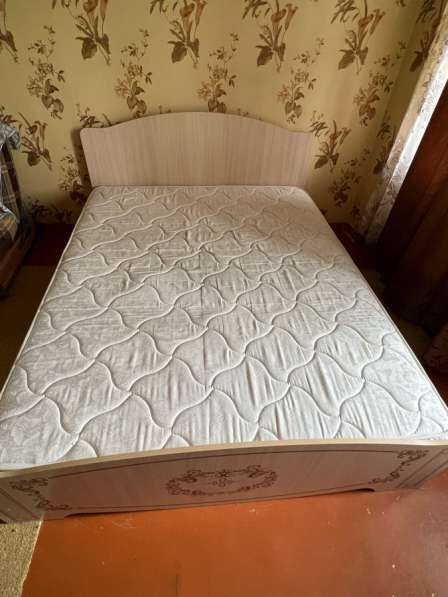 Продам двуспальную кровать в Красноярске