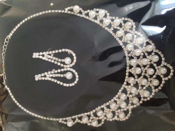 Свадебные украшения ,шляпы ,цветы ,клач,колье ,коронка