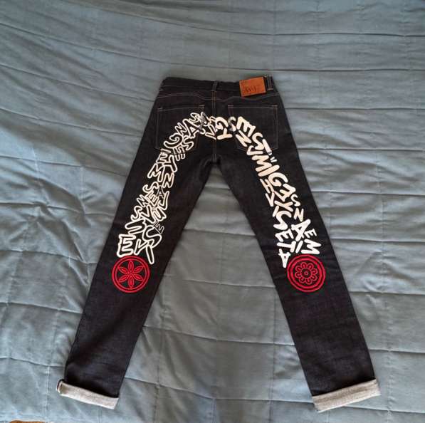 Джинсы Evisu
