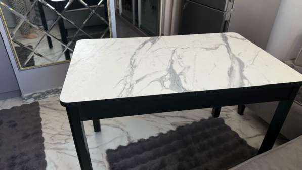 Стол обеденный