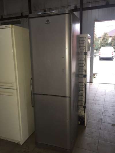 холодильник Indesit C240g016