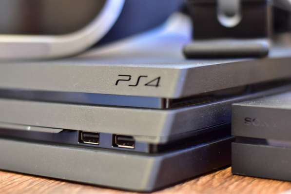 PlayStation 4 Pro, очки PS VR, камера PS Camera и 2 джойстик в фото 3