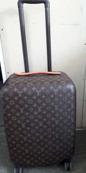 Продам чемодан Louis Vuitton оригинал