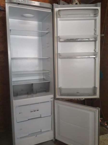 Двух камерный холодильник в 