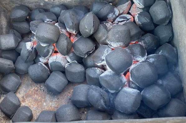 Уголь древесный в брикетах для мангала