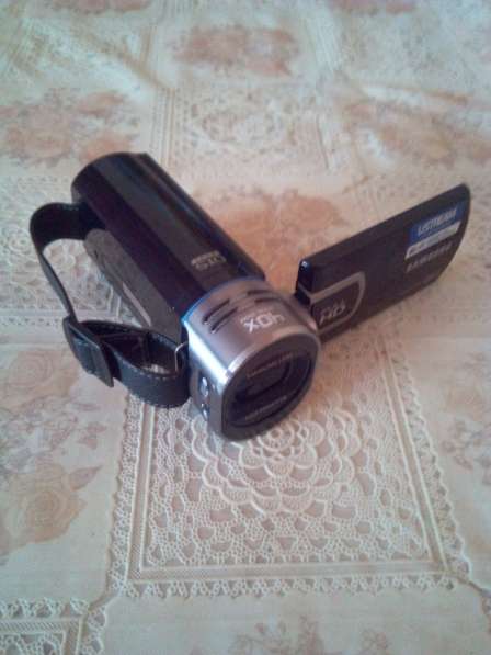 Продаю видеокамеру Samsung HMX-QF30 в Москве
