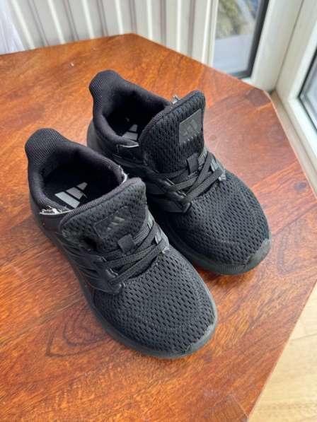 Кроссовки adidas детские