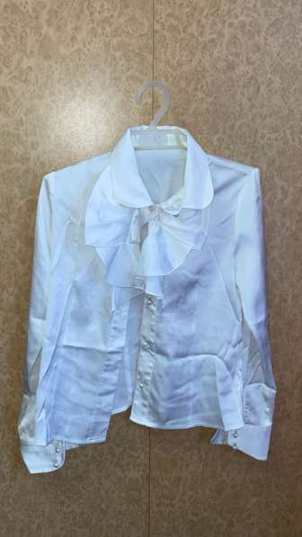 Блузка школьная с бусинами