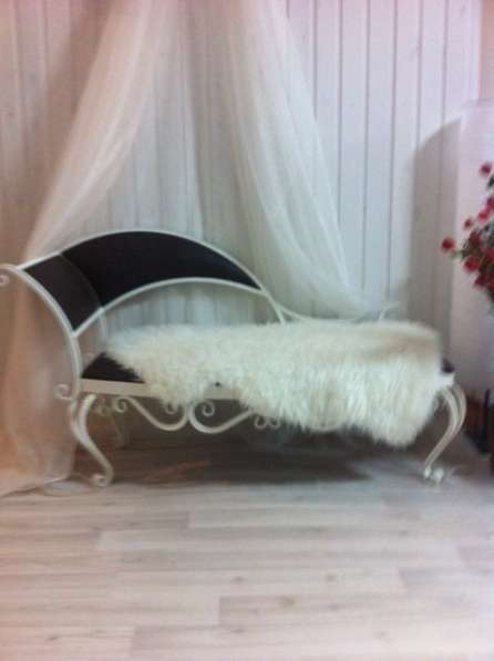 Кованый резной диван в Туле