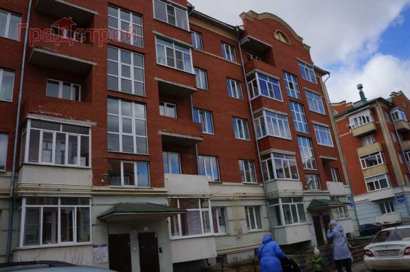 Продам однокомнатную квартиру в г.Вологда.Жилая площадь 42 кв.м.Этаж 3.Есть Балкон.