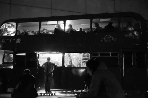 Старинный английский автобус в Москве фото 7