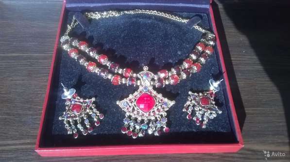 Очень шикарный набор из ожерелья и сережек