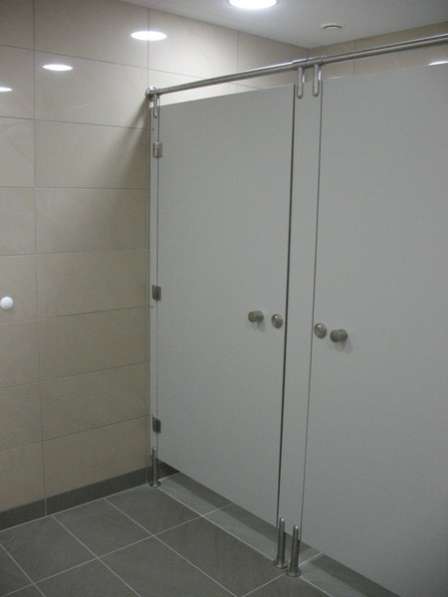 Туалетные сантехнические перегородки, пластик панели HPL в Москве фото 6