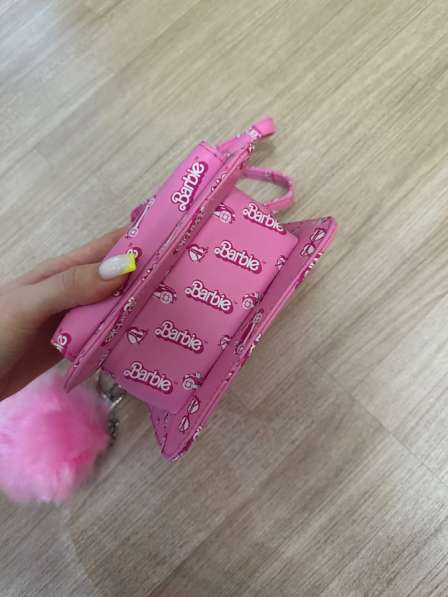 Новая маленькая сумка barbie, куплена в h&m в Москве