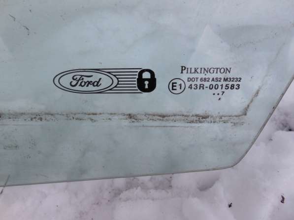 Стекло двери передней Форд Фиеста Ford Fiesta 2001-2007