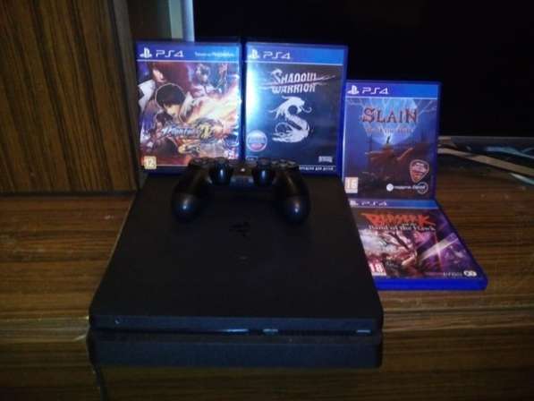Sony PlayStation 4 Slim 1TB+ 4 диска с играми