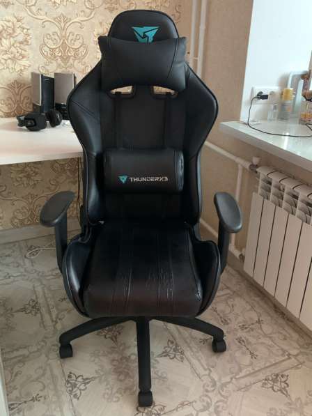 Игровое компьютерное кресло thunder x3 ec3