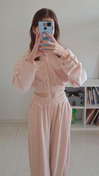 Костюм велюровый бежевый