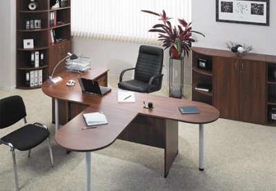 Офисная мебель в ассортименте шкафы, столы