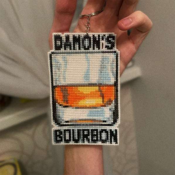 Значок / брелок ручной работы (вышивка крестом) в Москве фото 5