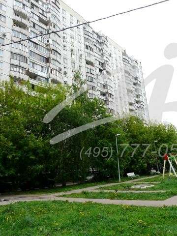 Продам однокомнатную квартиру в Москве. Жилая площадь 38 кв.м. Дом панельный. Есть балкон.