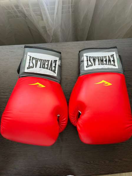 Боксерские перчатки в Иркутске