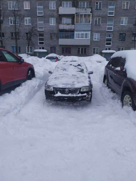 Чистка снега уборка снега лопатами в Омске фото 3