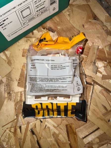 BRITE Рамка 1 пост белый IP44 в Красноярске