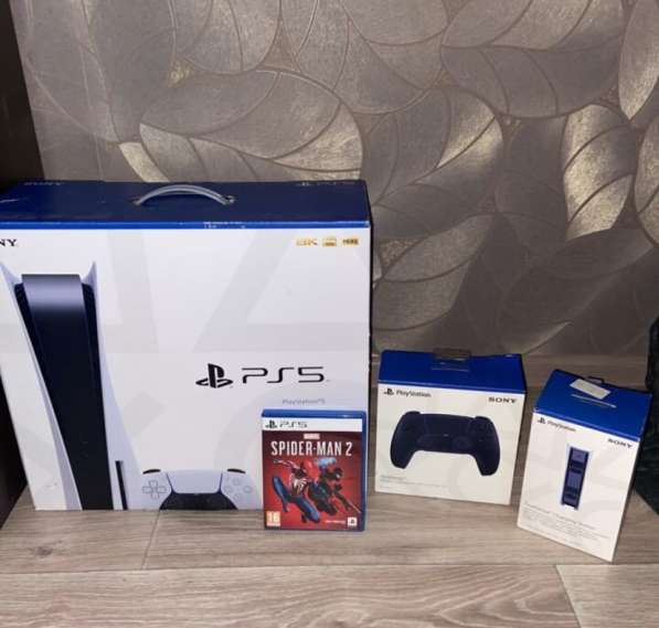 PlayStation 5 с дисководом (2 геймпада, зарядка, игры)