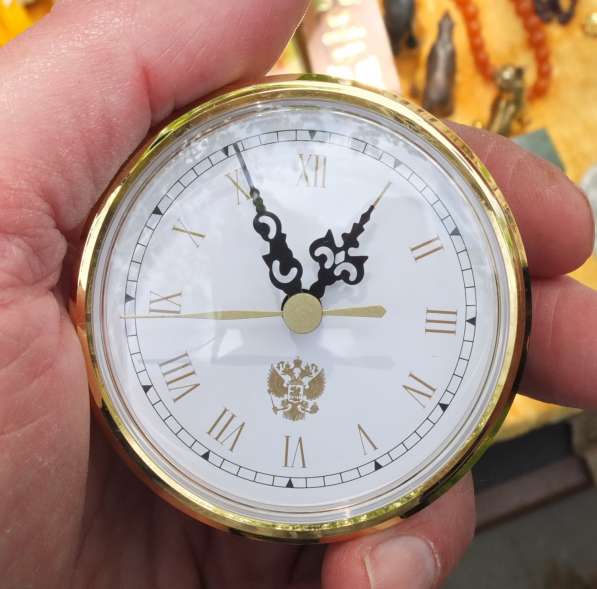 Часы настольные в фарфоровом корпусе в форме знамён в Ставрополе фото 9