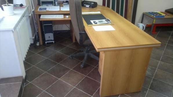 Шикарный стол для руководителя в Омске