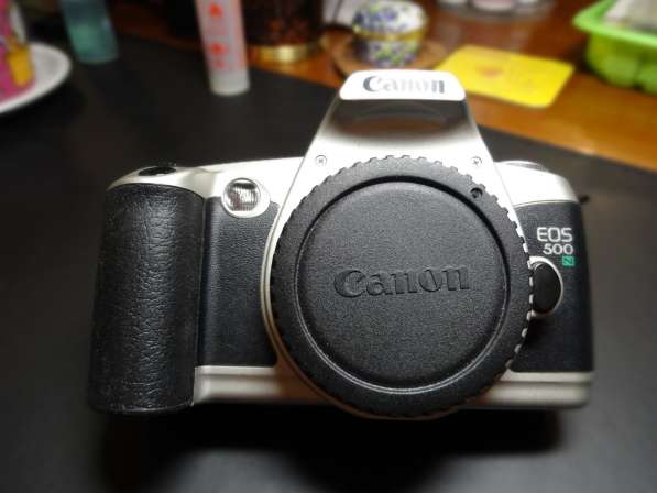 Продаю пленочный зеркальный фотоаппарат Canon EOS500 N
