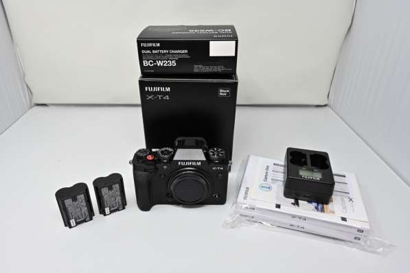 Fujifilm X-T4 Mirrorless Camera Black with Extra Battery