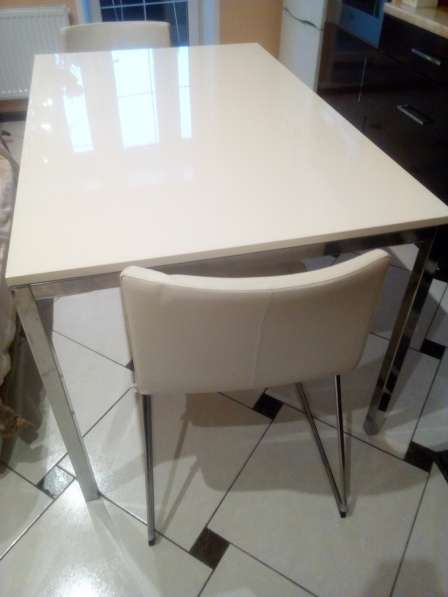 Обеденный стол с 4 стульями