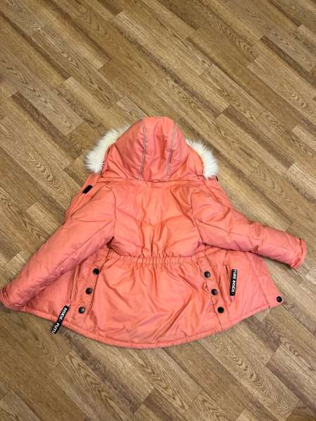 Зимняя куртка для девочки рост 122 в Москве фото 6