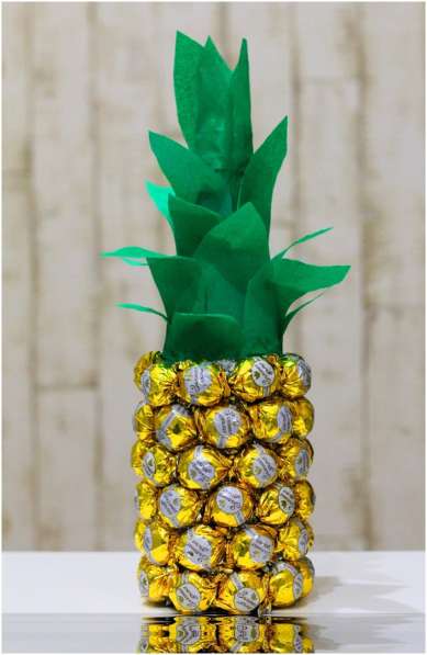 Подарок-сюрприз ананас из шампанского и конфет в Калининграде