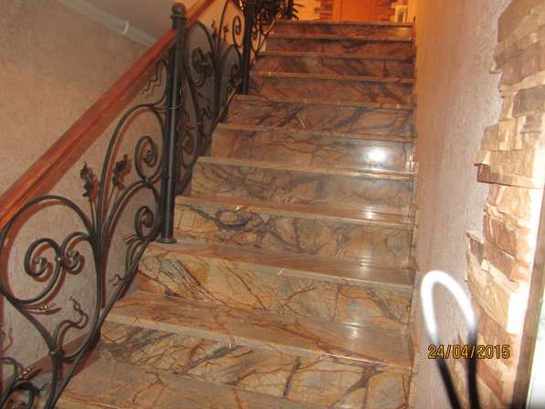 Лестницы из натурального камня мрамора и гранита в Подольске фото 10