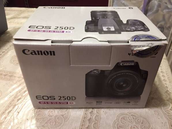 Зеркальная камера Canon EOS 250D в Владикавказе