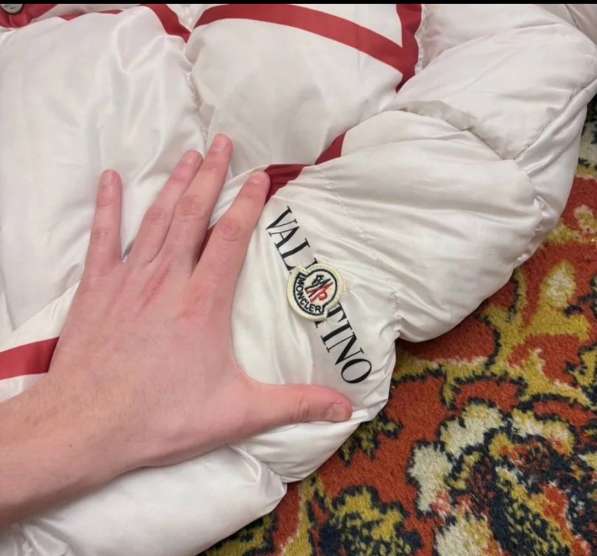 Пуховик Valentino x moncler в Москве фото 5